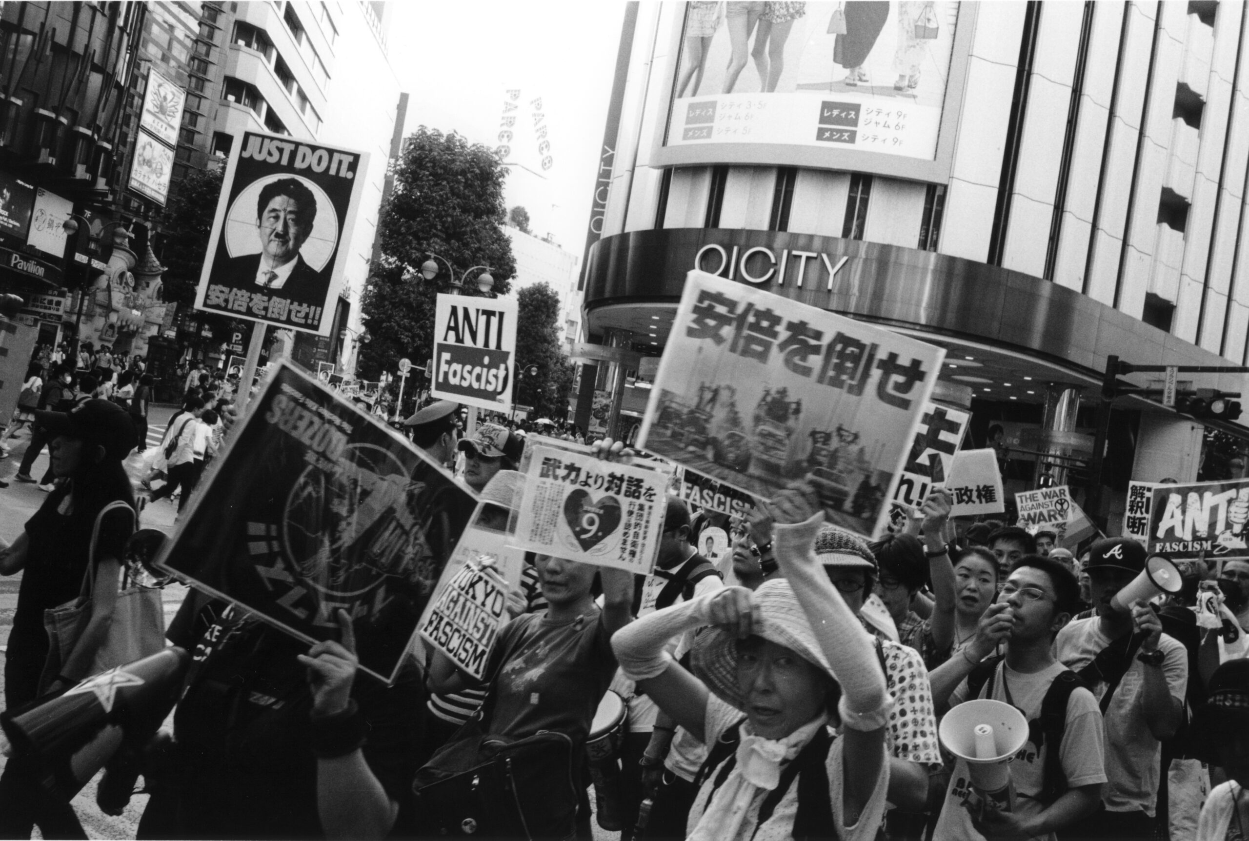 B&W photography by Thomas Beswick, Filmmaker based in Tokyo. Tokyo Diary Series 'Shibuya protest'