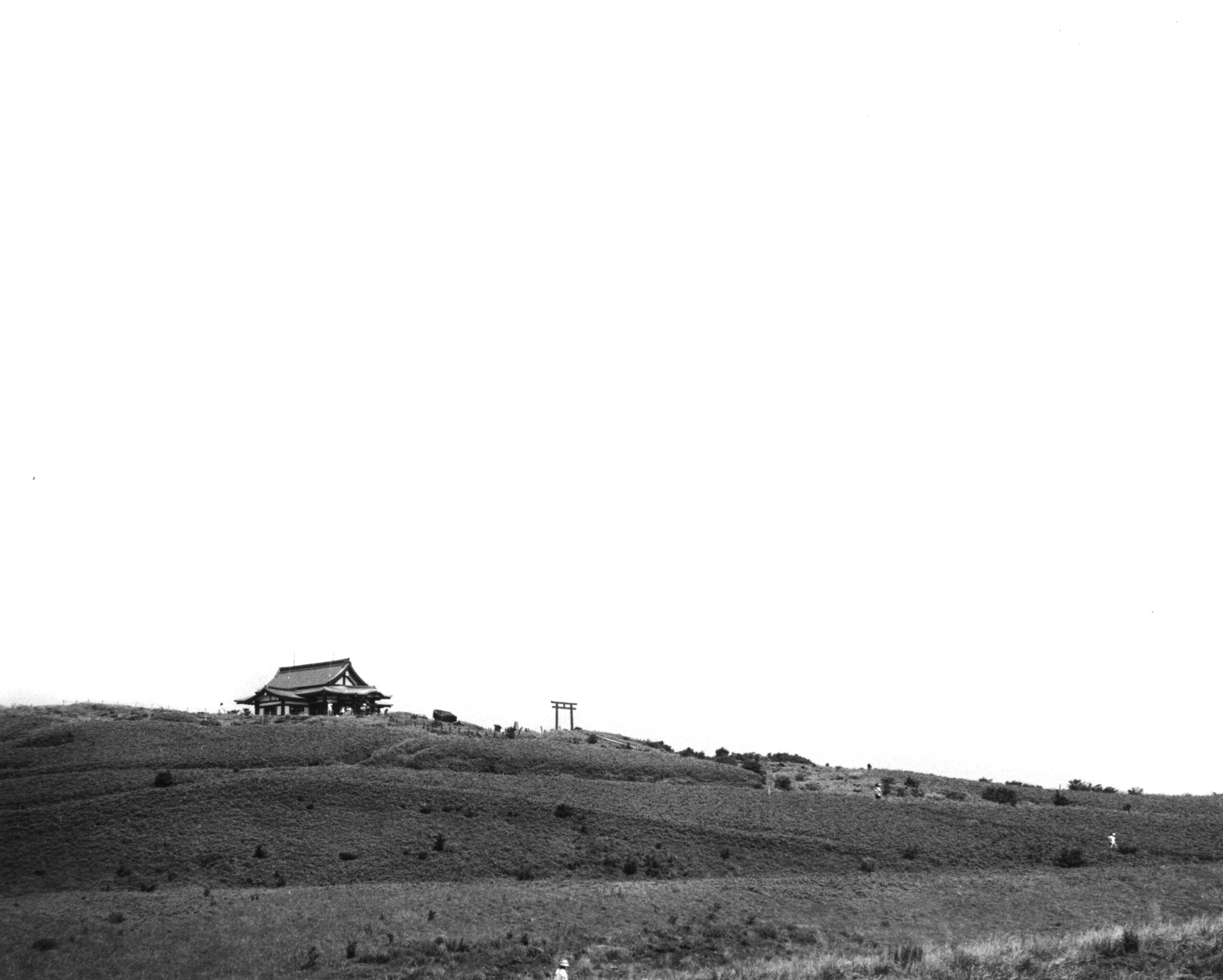 B&W photography by Thomas Beswick, Filmmaker based in Tokyo. Tokyo to Osaka Series 'summit'